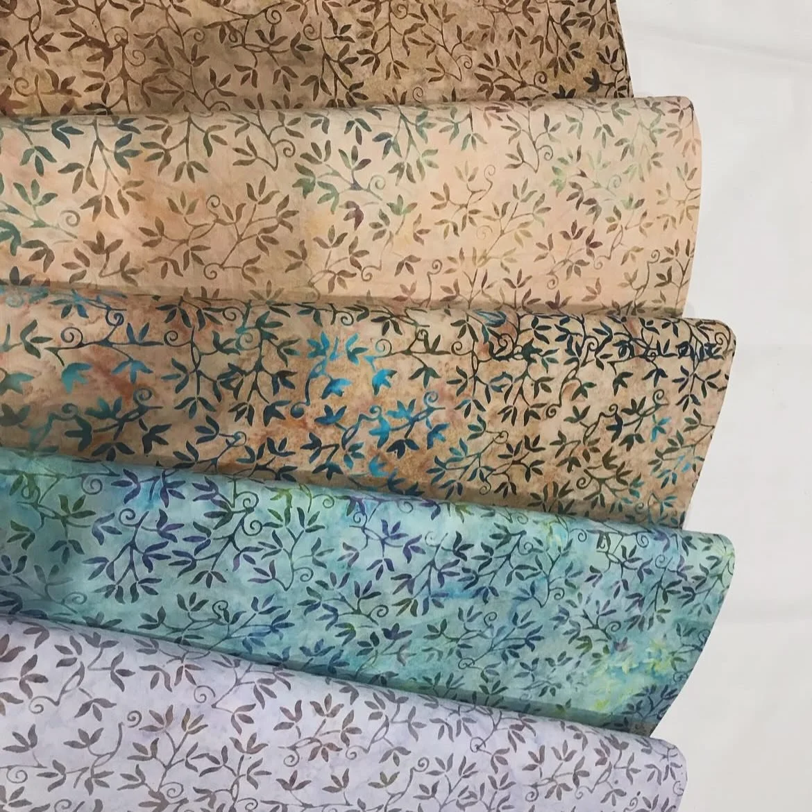Finding new batiks🌞
For summer 2026 we will start production now, to make beautiful batik, we are dependent on the weather. We need a couple of weeks of sun. The batik needs to dry outside in the sun. 
We are working together with batik ateliers, w