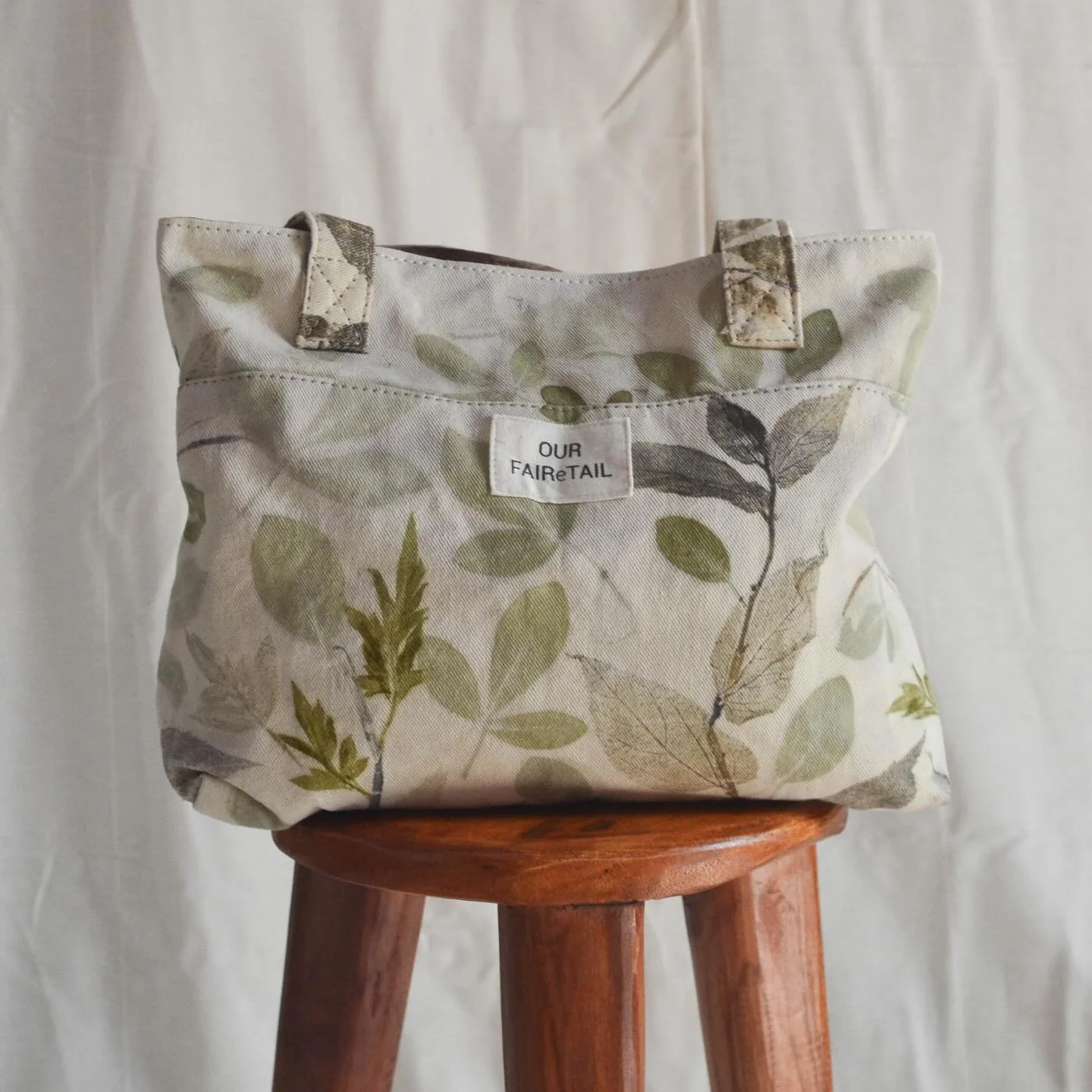 Our eco bags are a must-have! We still have some lovely pieces available soon on www.dora-d.com 🌿
Read our latest blog post to learn about eco-printing with natural materials! 

★See link in bio