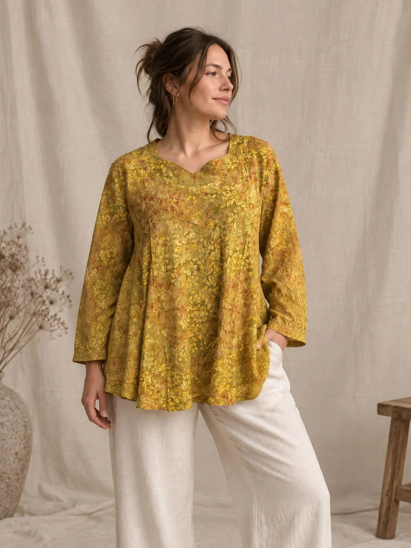 𝘕𝘦𝘸!
This year we have OUR first autumn drop🍂
Blouse Floor with long sleeves. It&rsquo;s flowy and really comfortable, perfect shape for a size 38 until 46.