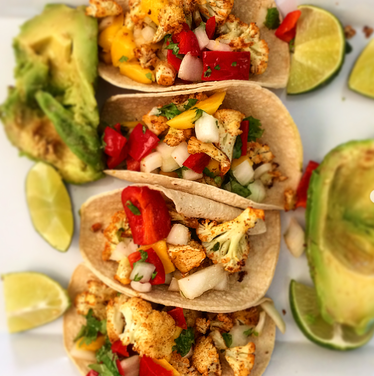 Tacos de coliflor y mango