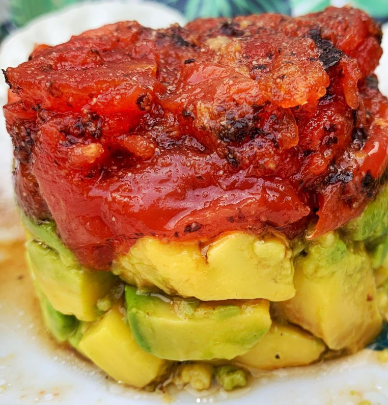 Tártaro Vegano de “Atún” con Tomate y Aguacate
