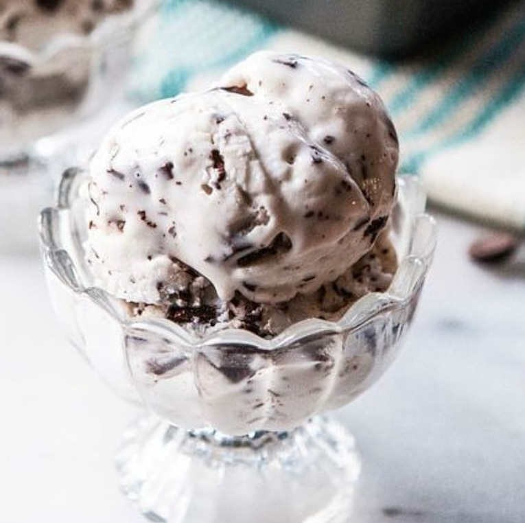 Helado Vegano Cremoso de Banano y Mantequilla de Maní