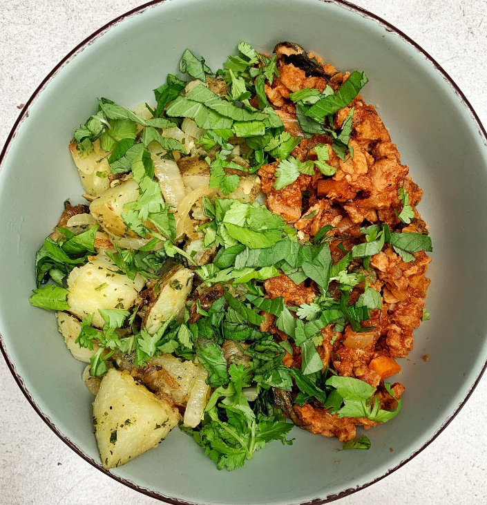 Papas Salteadas con Salsa “Boloñesa” de Ajo y Cebolla