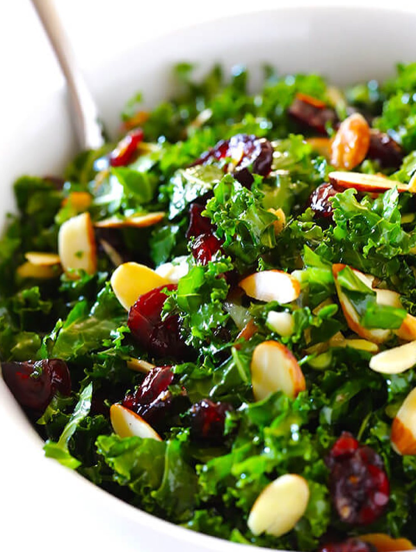 Ensalada de Kale con Vinagreta Tibia de Arándanos Deshidratados