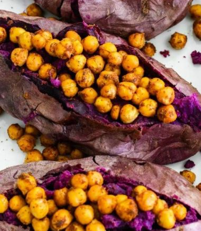 Camotes Morados Rellenos con Garbanzos Especiados