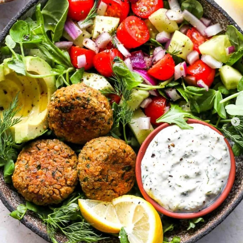 Bowl Desconstruido de Shawarma con Falafel