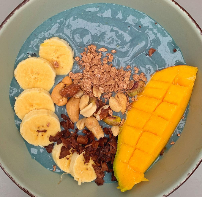 Smoothie Bowl de Espirulina Azul