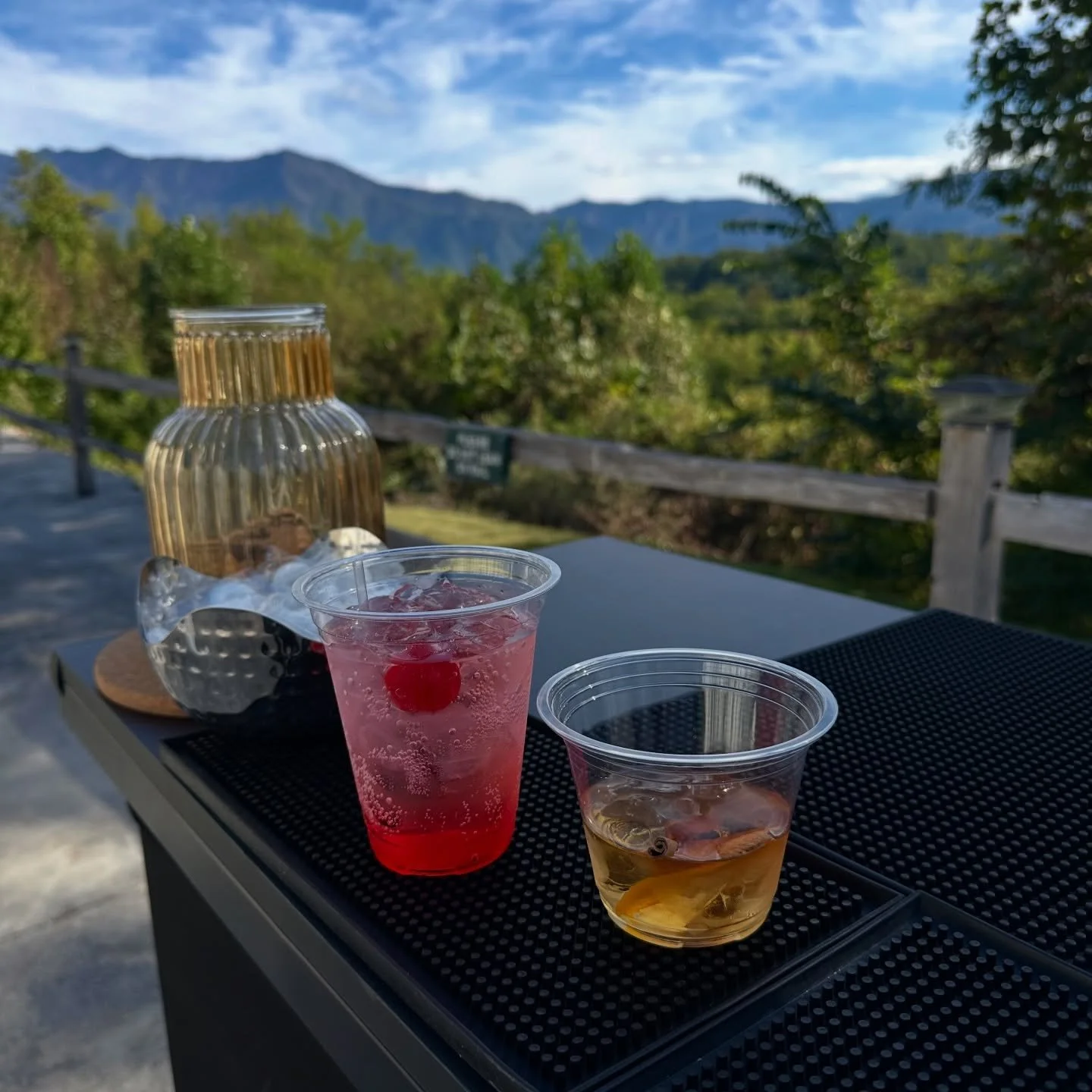 Lodge at Buckberry Creek, your special day deserves nothing less than effortless elegance. Let Forget Me Knot Bar Service craft the perfect pour while you make unforgettable memories. 🤍🥂

@buckberrycreek 

Inquire now at forgetmeknottn.com

.
.
.
#