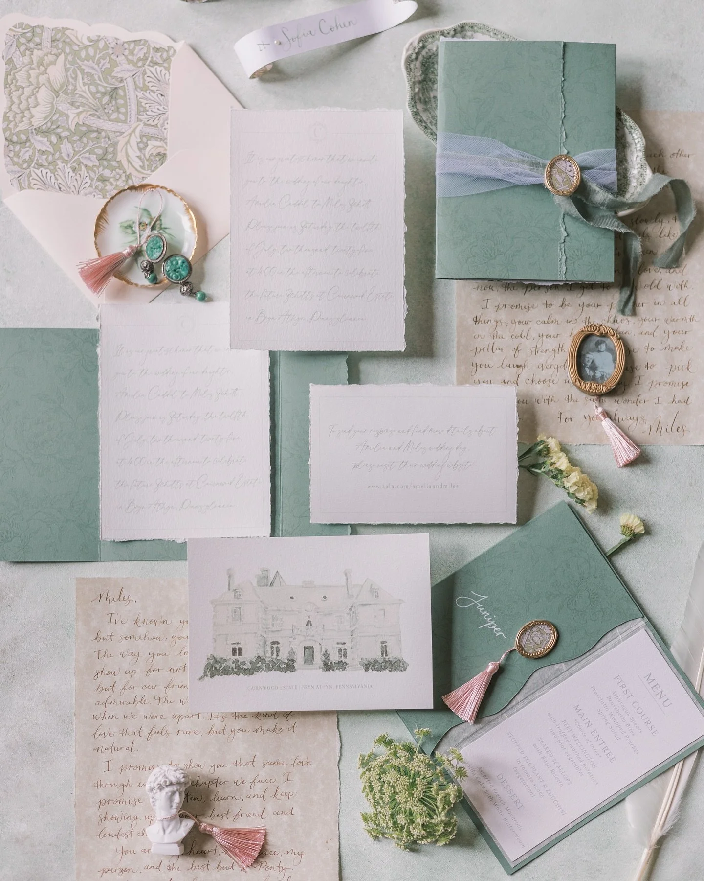 Four mood boards, four suites. 
Which is your favorite: 1, 2, 3, or 4? 
Tell me in the comments!
&bull;
&bull;
Photography: @lauragaresphoto 
Design &amp; Production: @eastcoaststyledshoots
Venue: @cairnwood
Day of Coordinator: @openaireaffairs
Table