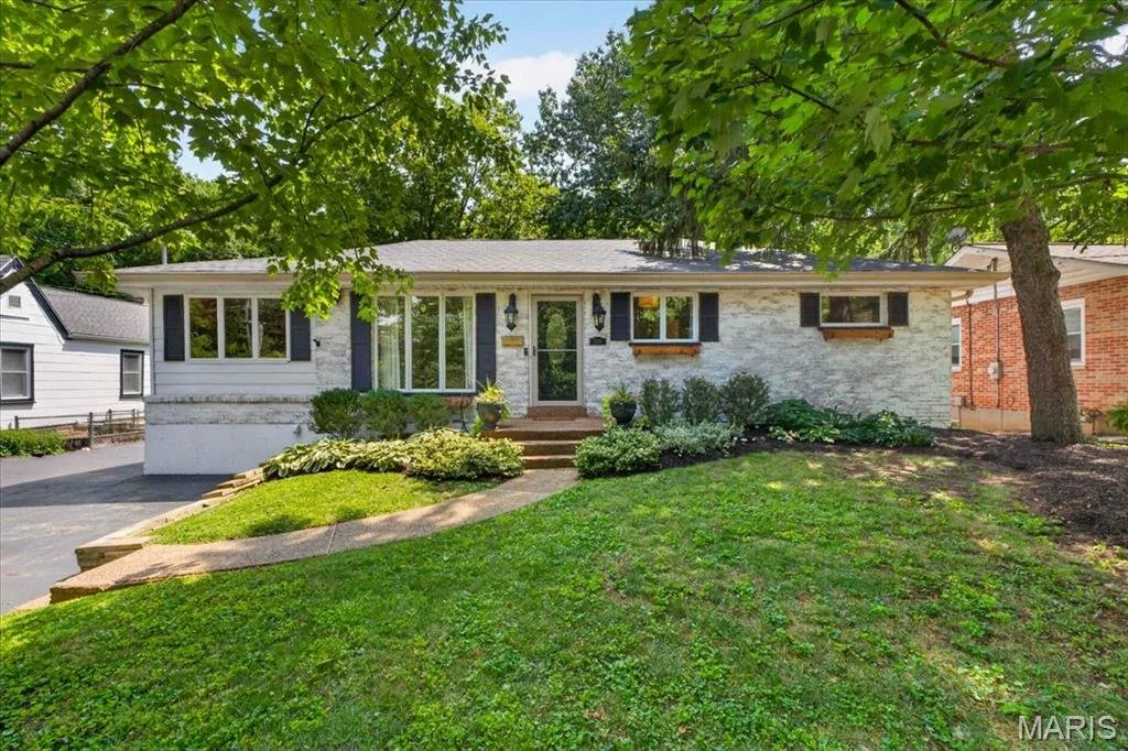 1126 Des Peres Avenue