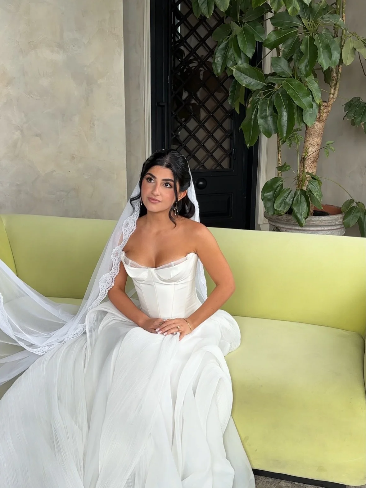 Tina 💍🤍 The sweetest and funnest bride! 

Makeup by me #etoillyxsofia and hair by #etoillyxhannaht for @etoillyartistry