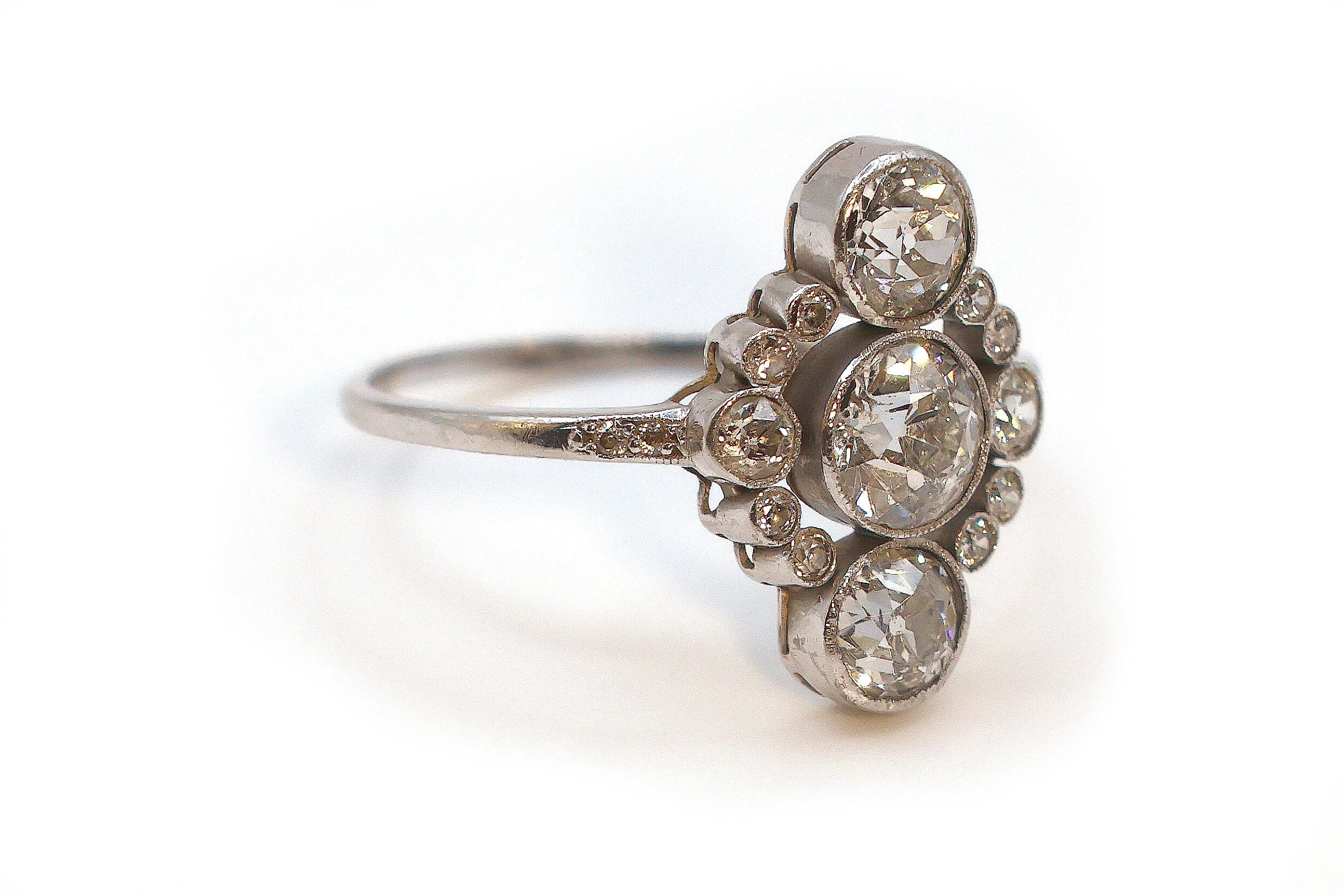 Navette Right 6 4 whiter.jpg