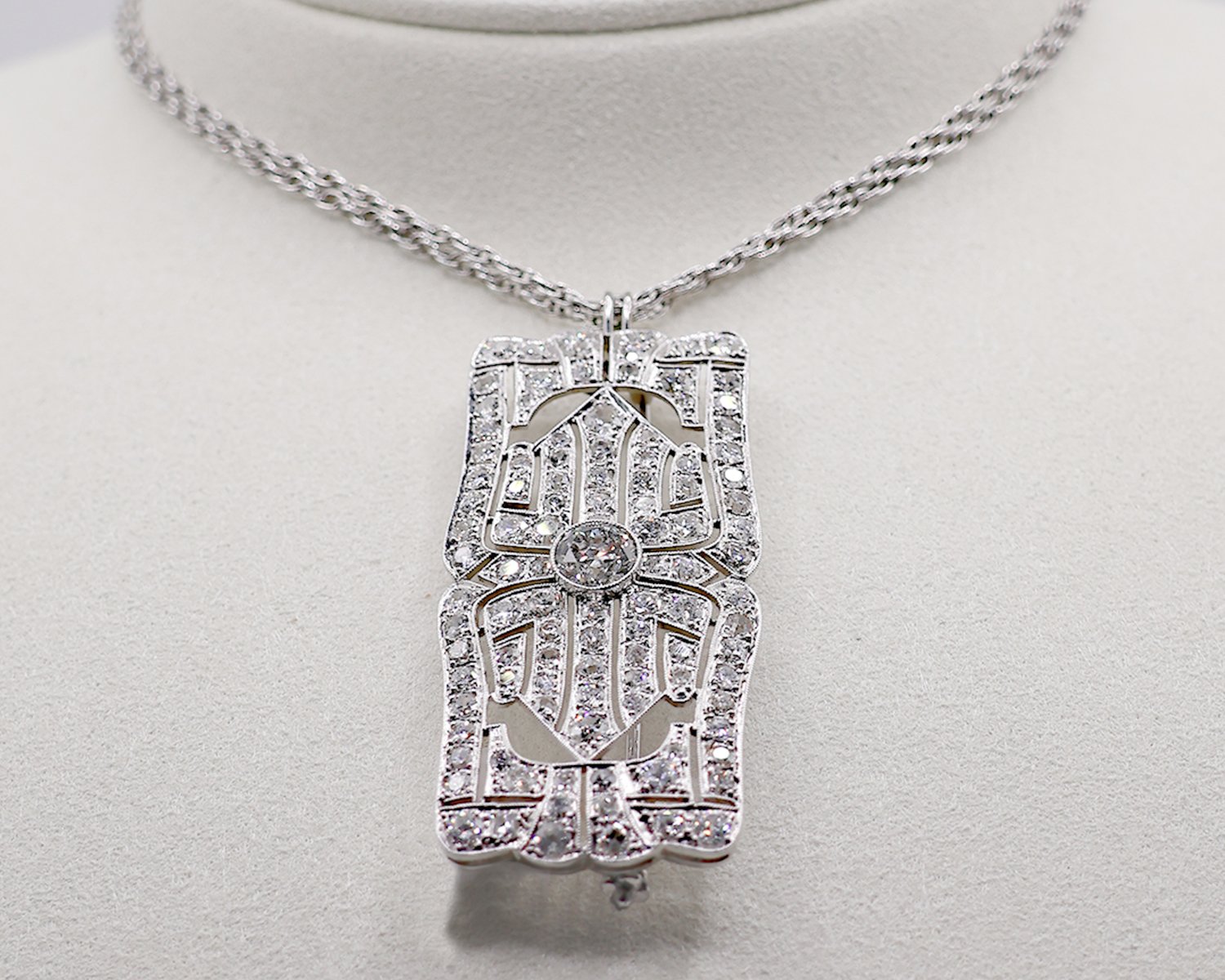 Brooch on bust 5 4.jpg