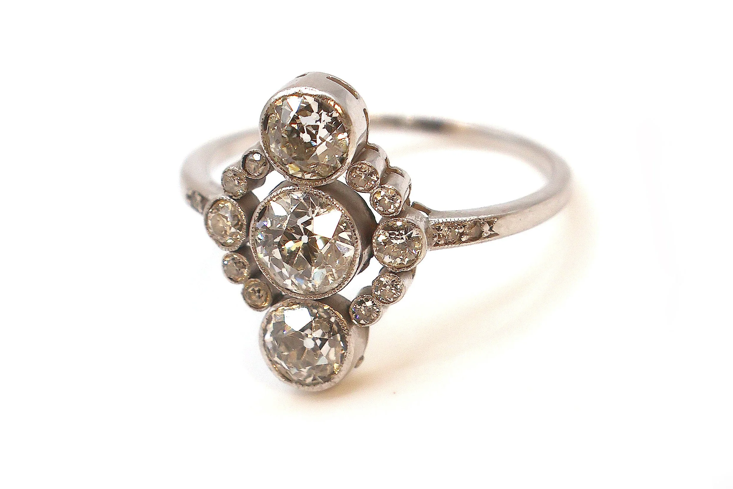 Navette Left 6 4 whiter.jpg