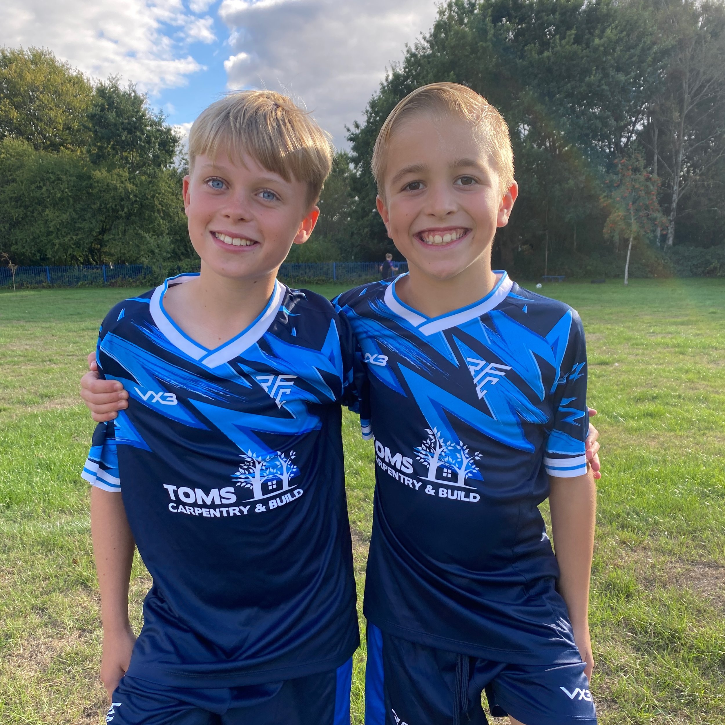 Paragon 🤝🏼 Tom&rsquo;s Carpentry &amp; Build

We are delighted to announce that Tom&rsquo;s Carpentry &amp; Build have sponsored our U11s for the upcoming season! ⚽️👕

Based right here in Dorchester, Tom&rsquo;s Carpentry &amp; Build is a local, f
