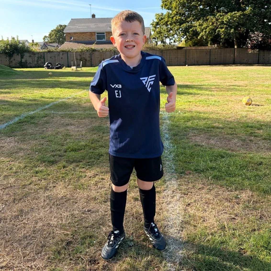 👍🏻💙 New training tops looking smart! 💙👍🏻

All of our official training kit is available now on our website or via the link below. Big thanks to VX3 for keeping the team looking sharp on and off the pitch! ⚽🔥

🔗 https://vx-3.com/collections/pa