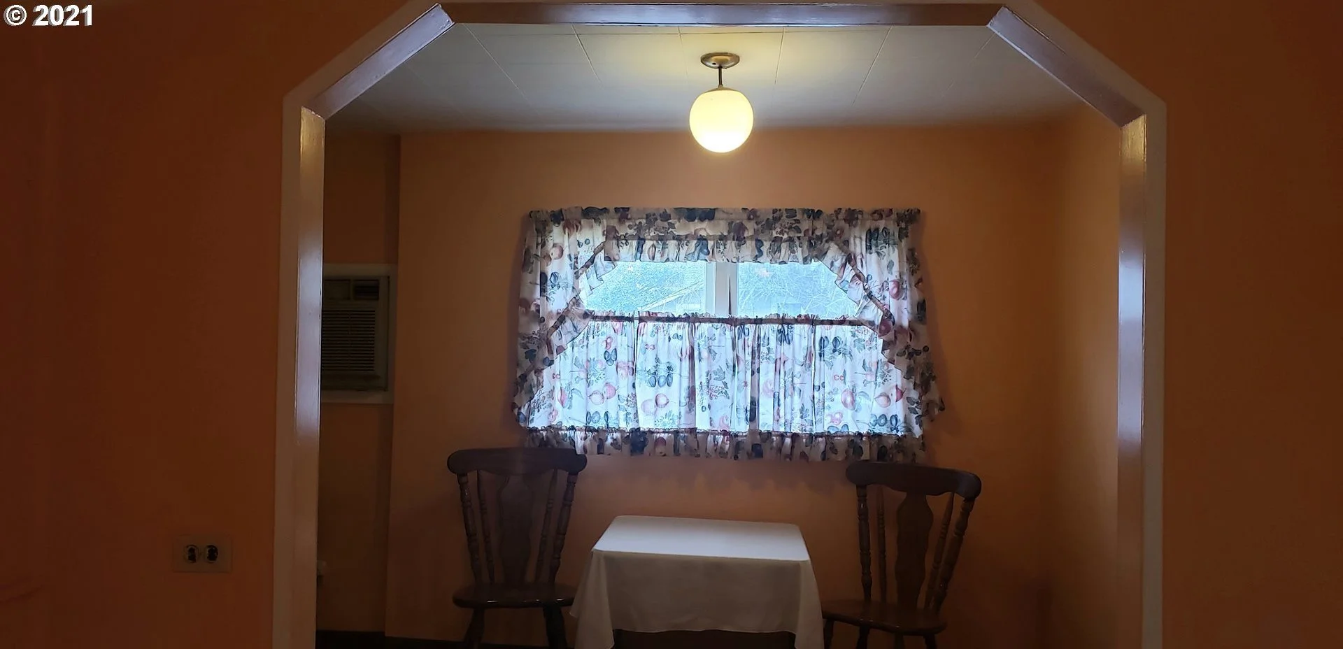 Dining.jpg