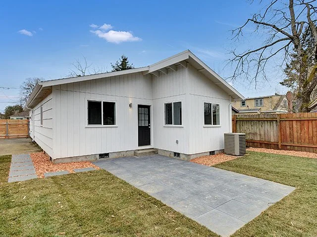 6727 SE Cora St - Portland - 22.jpg