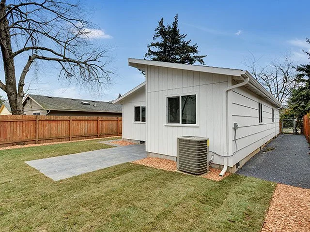 6727 SE Cora St - Portland - 23.jpg