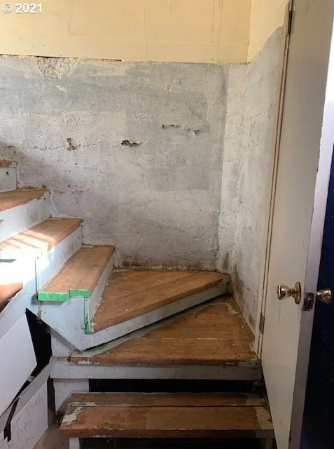 emerald stairs before.jpg