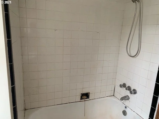 emerald bathroom before.jpg