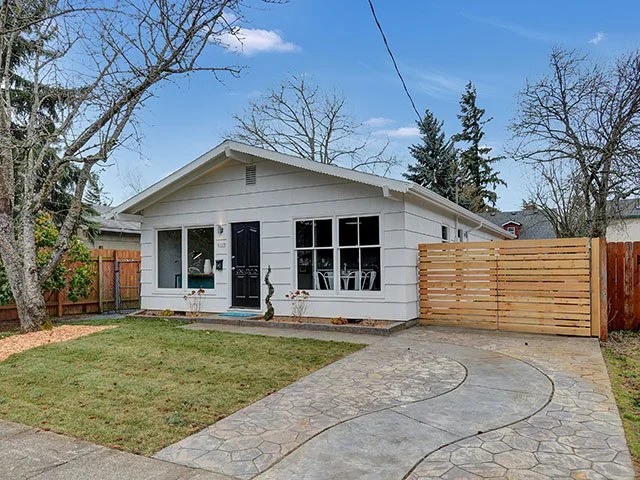 6727 SE Cora St - Portland - 01.jpg
