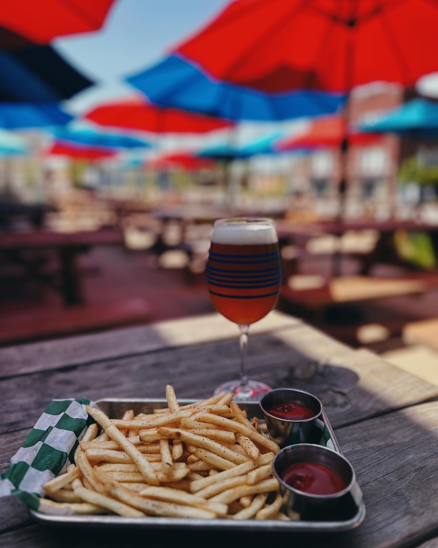 🥺🫠 we made so many burgers that our flattop broke ! While we patiently await we repairs, we still have fries, pretzels, chicken sandos, corn dogs, great vibes and great beer!