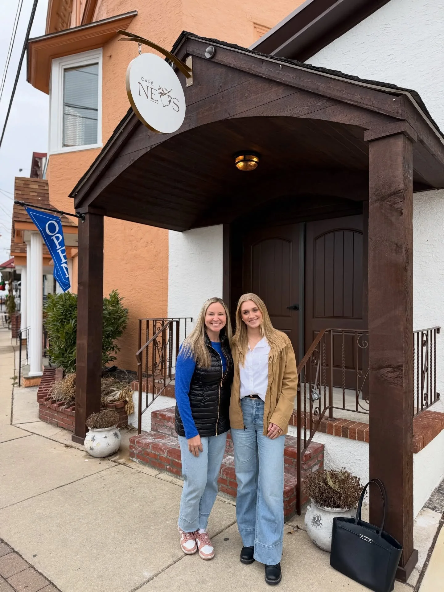 Lunch with a favorite emerging designer ✨ the industry is in good hands

P.S. I&rsquo;d love more lunch dates with designers or business owners. The DMs are always open.