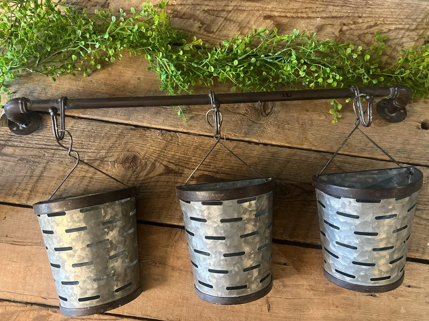 THREE METAL BASKETS + METAL ROD