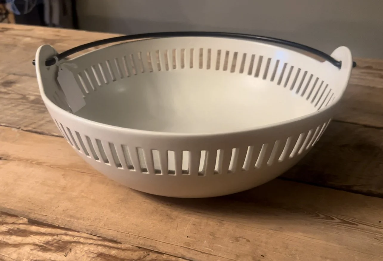 ceramic bowl with handle.jpg