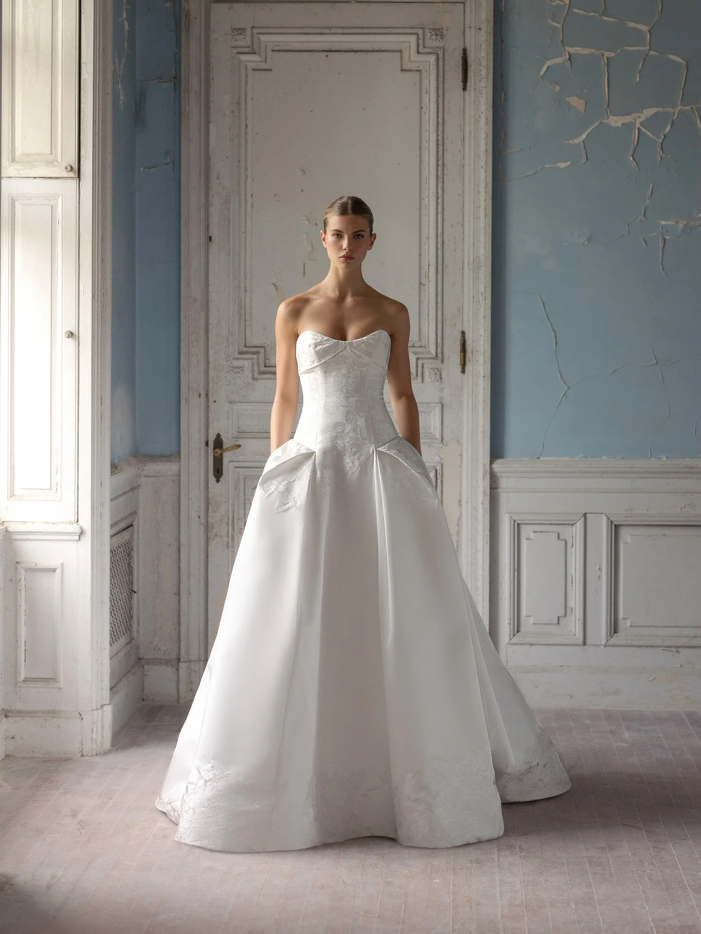 Indulge in the Classic &amp; Timeless looks by ANNE BARGE FW 25 collection 🤍✨Exclusively available at Kinsley Couture Bridal✨&hellip; BOOK YOUR APPOINTMENT NOW!

#kinsleycouturebridal #california #bride #fashion #bridal #wedding #weddinginspiration 