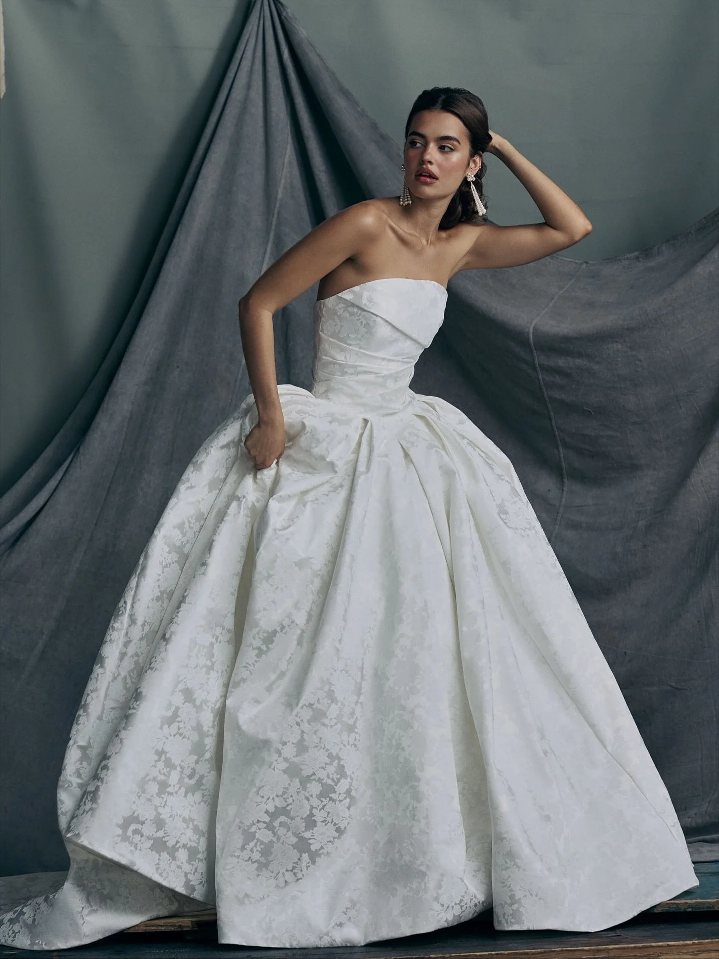 Meet MONARCH 🤍✨ Indulge in the Classic &amp; Timeless looks by ANNE BARGE FALL 2026 collection!

Say yes to your dream dress!&hellip; BOOK NOW! 

#kinsleycouturebridal #california #bride #fashion #bridal #wedding #weddinginspiration #weddingdress