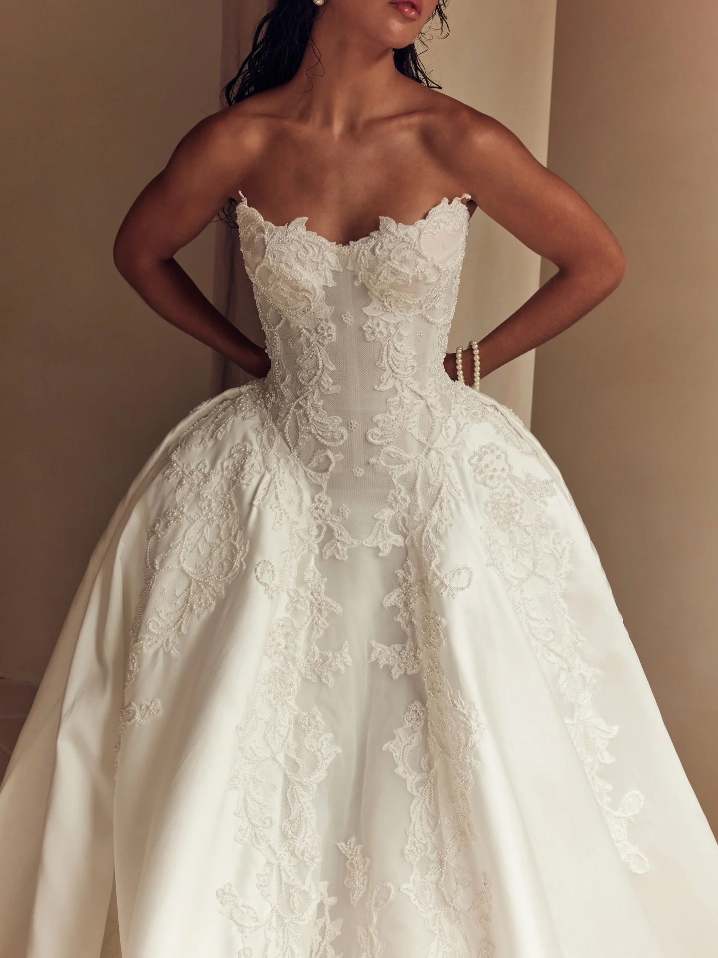The dress of your dreams is waiting for you! 🤍Fall in Love with ALEXANDRA by Leah Da Gloria Couture.

Say yes to the dress!&hellip; Book Now! ✨ #kinsleycouturebridal #california #bride