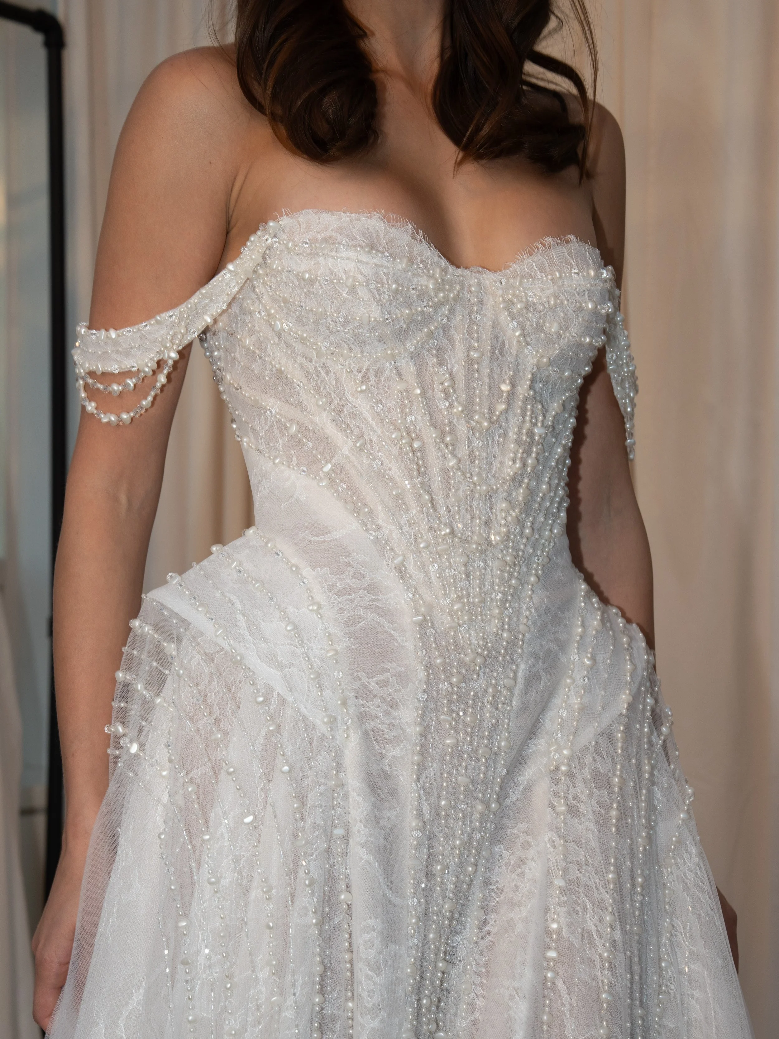 In LOVE with CLAUDETTE ✨ Perfect for a GLAM bride 🤍 

Save this or send it to a bride who is looking a statement look! #kinsleycouturebridal #bride #california #bridal #weddinginspiration