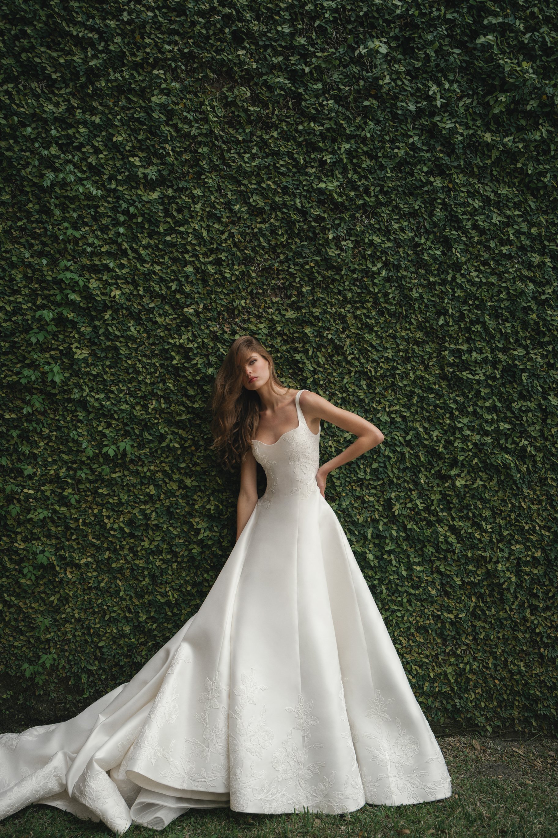 king-anne-barge-wedding-dress-4.jpg