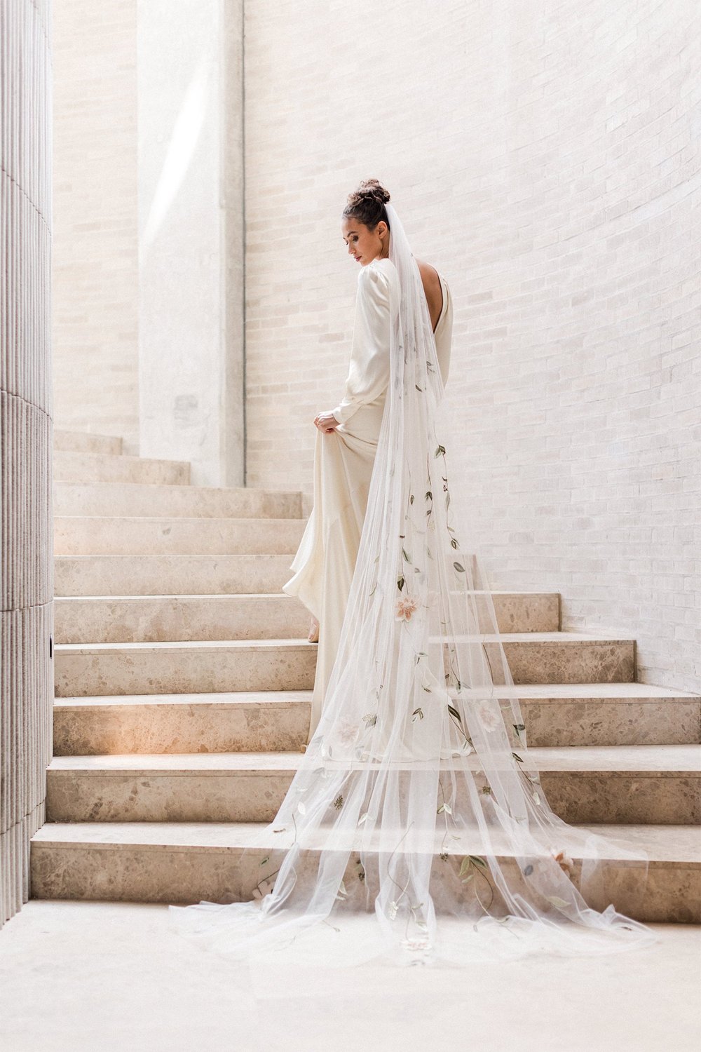 Toni Federici Goddess Veil — Kinsley Couture Bridal display picture 1