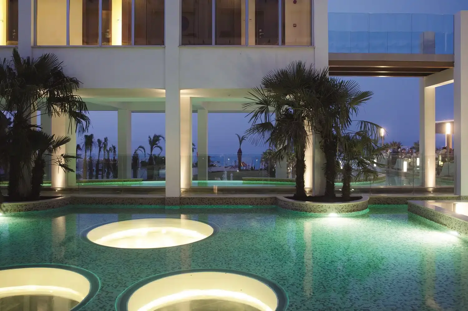 Muralist- piscina-mosaico-ceramico.webp