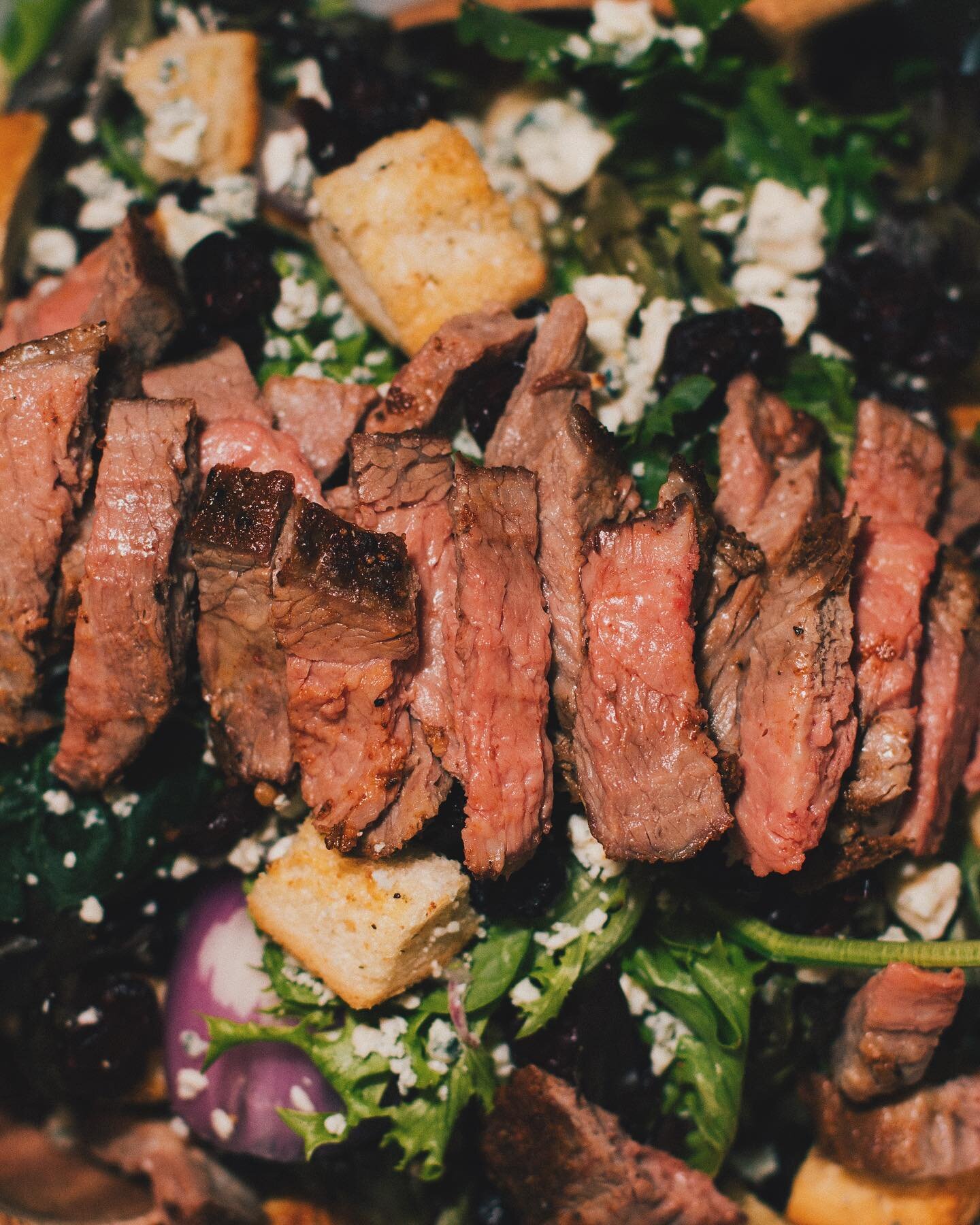 The Steak Salad

chargrilled tri-tip, mixed greens, crumbled blue cheese, sun-dried cranberries, rosemary croutons, red onion, and balsamic vinaigrette.

#visitsacramento #sacramentofood #sacramentofoodie #healthyfood #salad