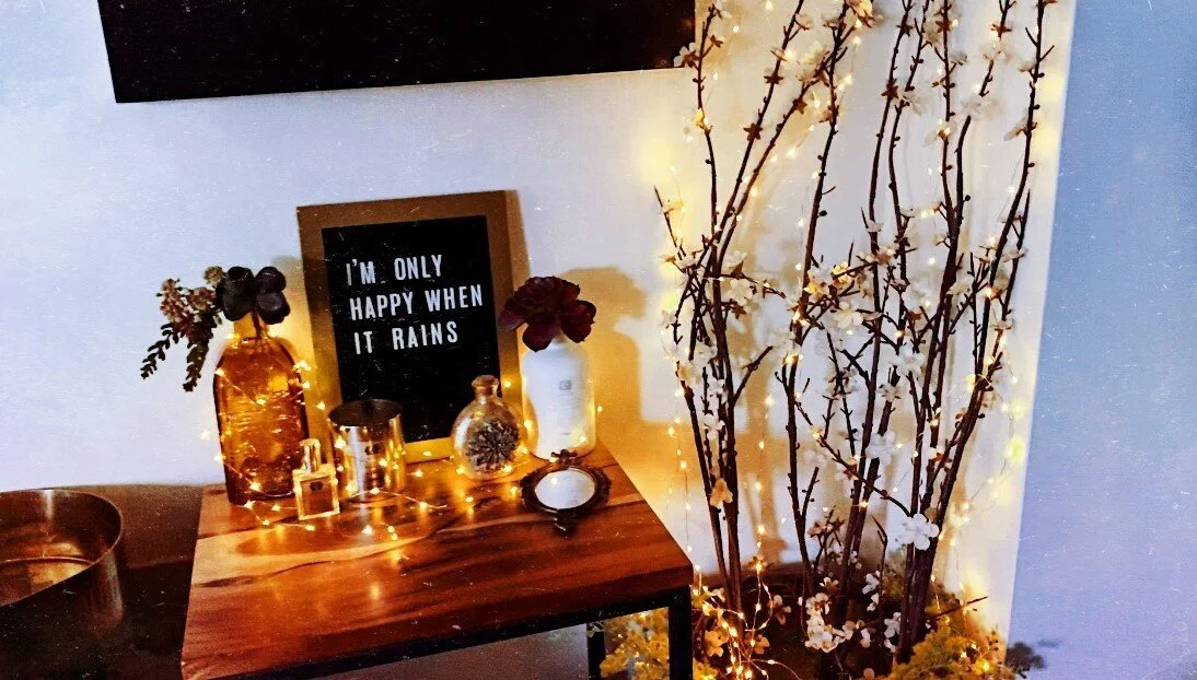 How to Decorate for the Holidays Using ONLY Fairy Lights