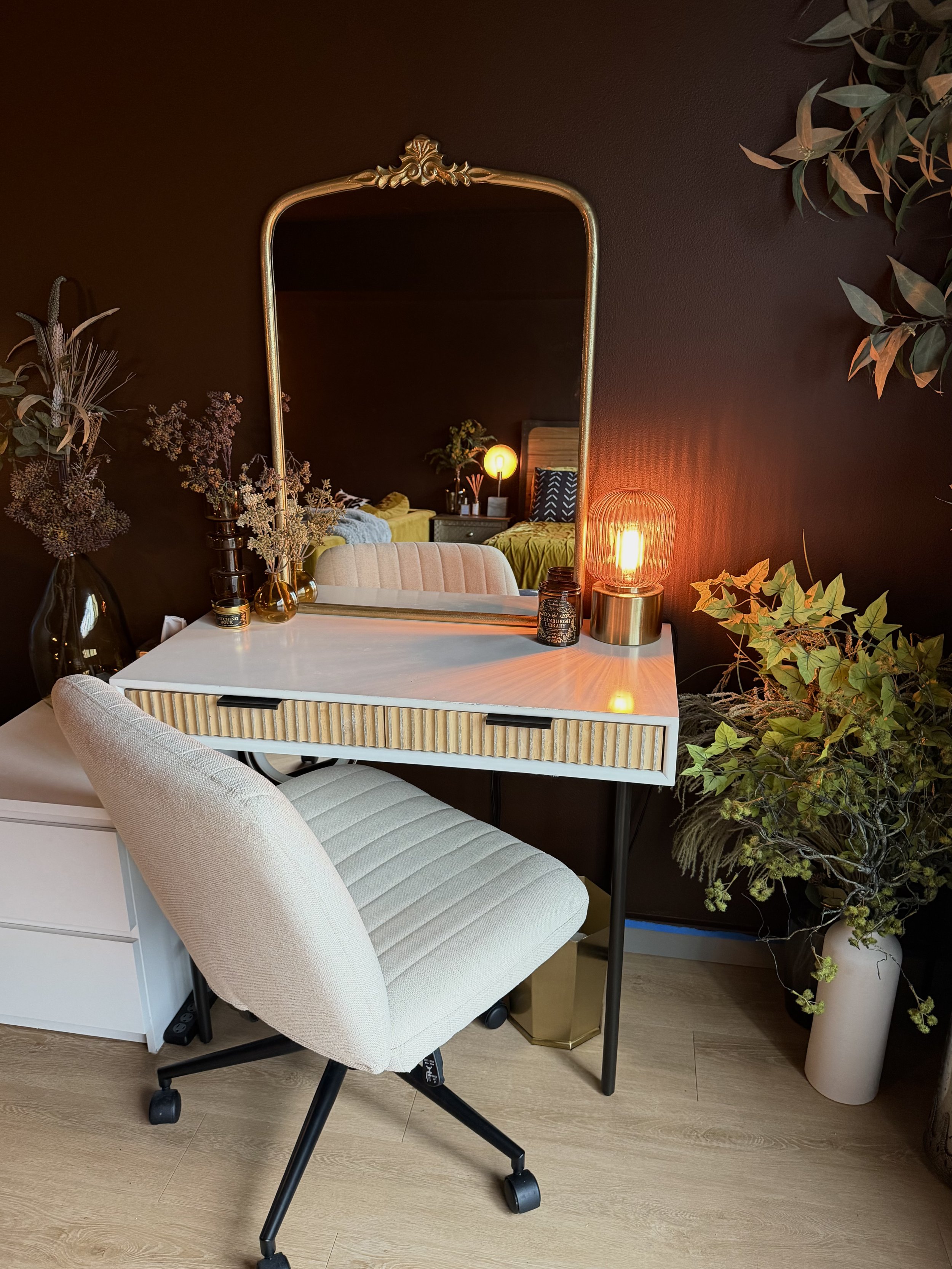 studio apartment desk.jpeg