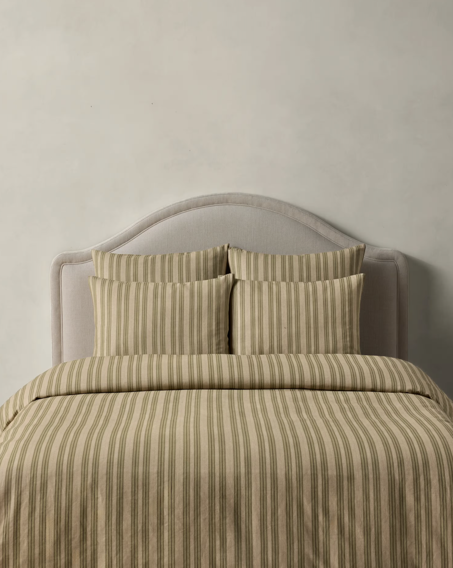 nancy meyers aesthetic decor - bed 8.png