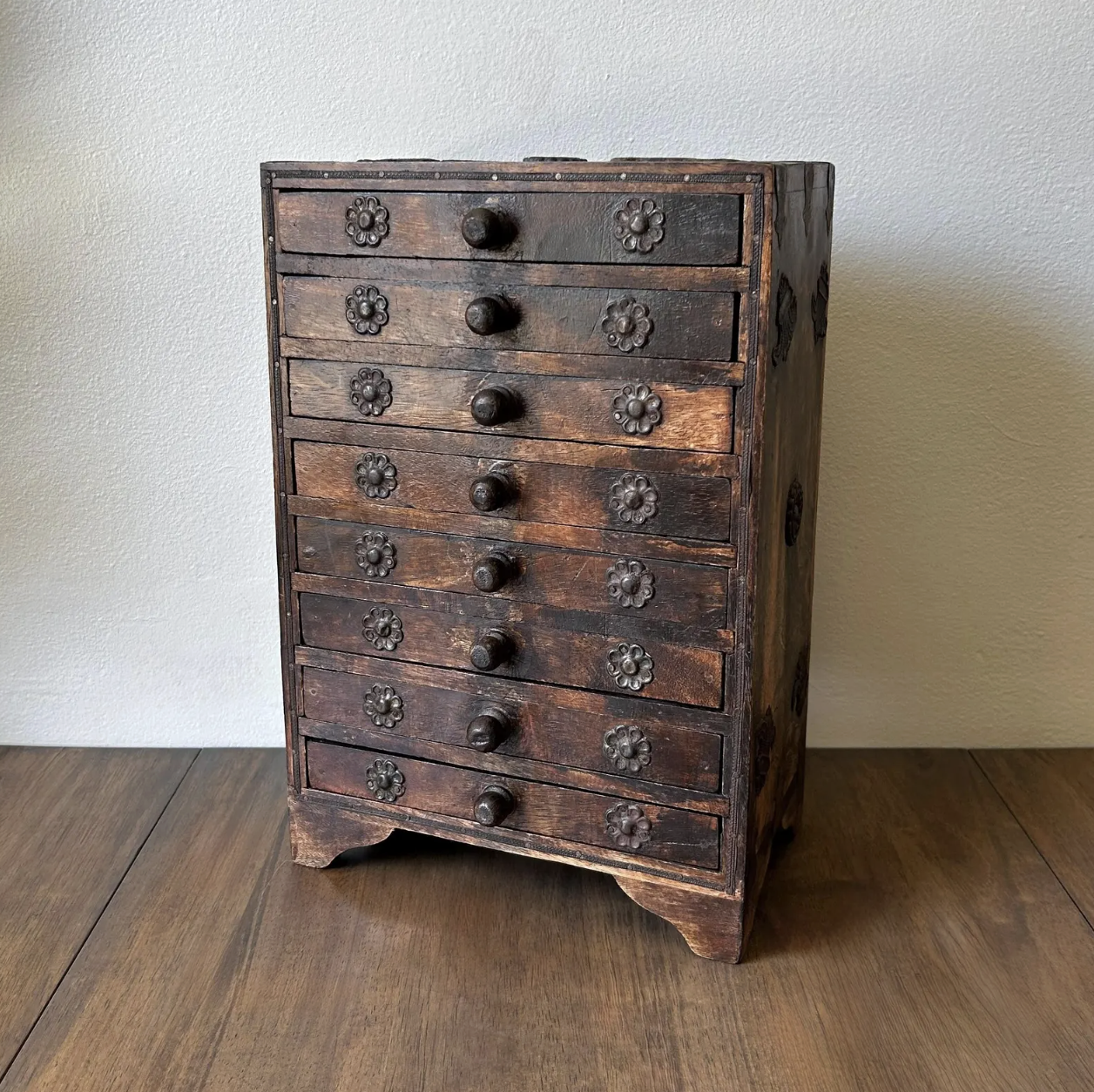 green academia decor - accent 1.png