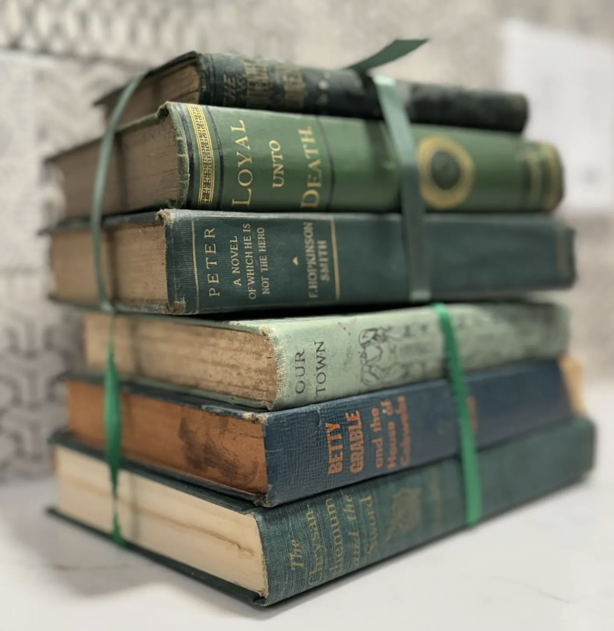 green academia decor - accent 6.png