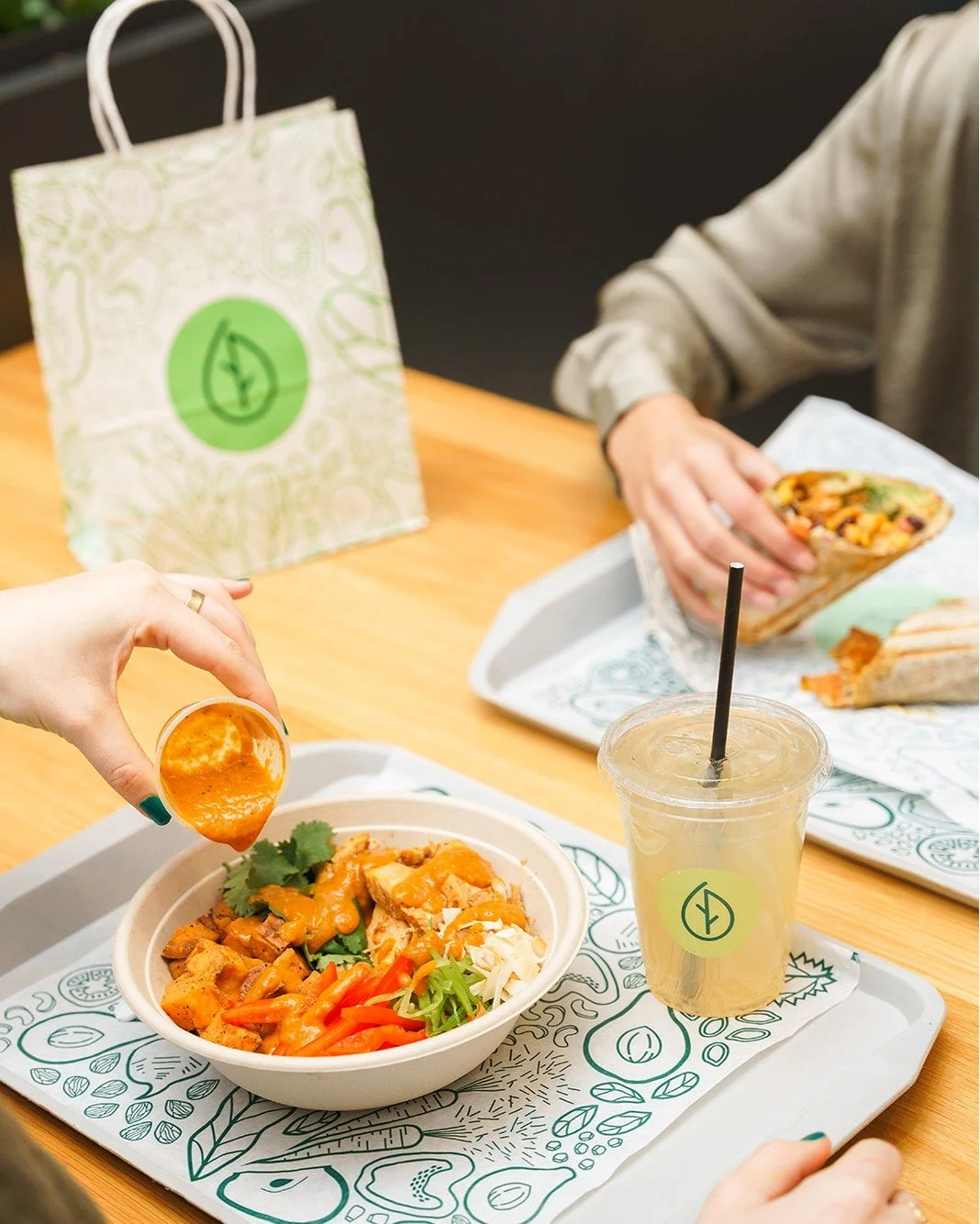 Holiday shopping in full swing? 🎁🎄

Keep your energy up while you check off your list. Swing by HARVEST in the @shophsc food court for something fresh, or skip the line by ordering ahead through our mobile app.

Tap the link in bio to order ahead!
