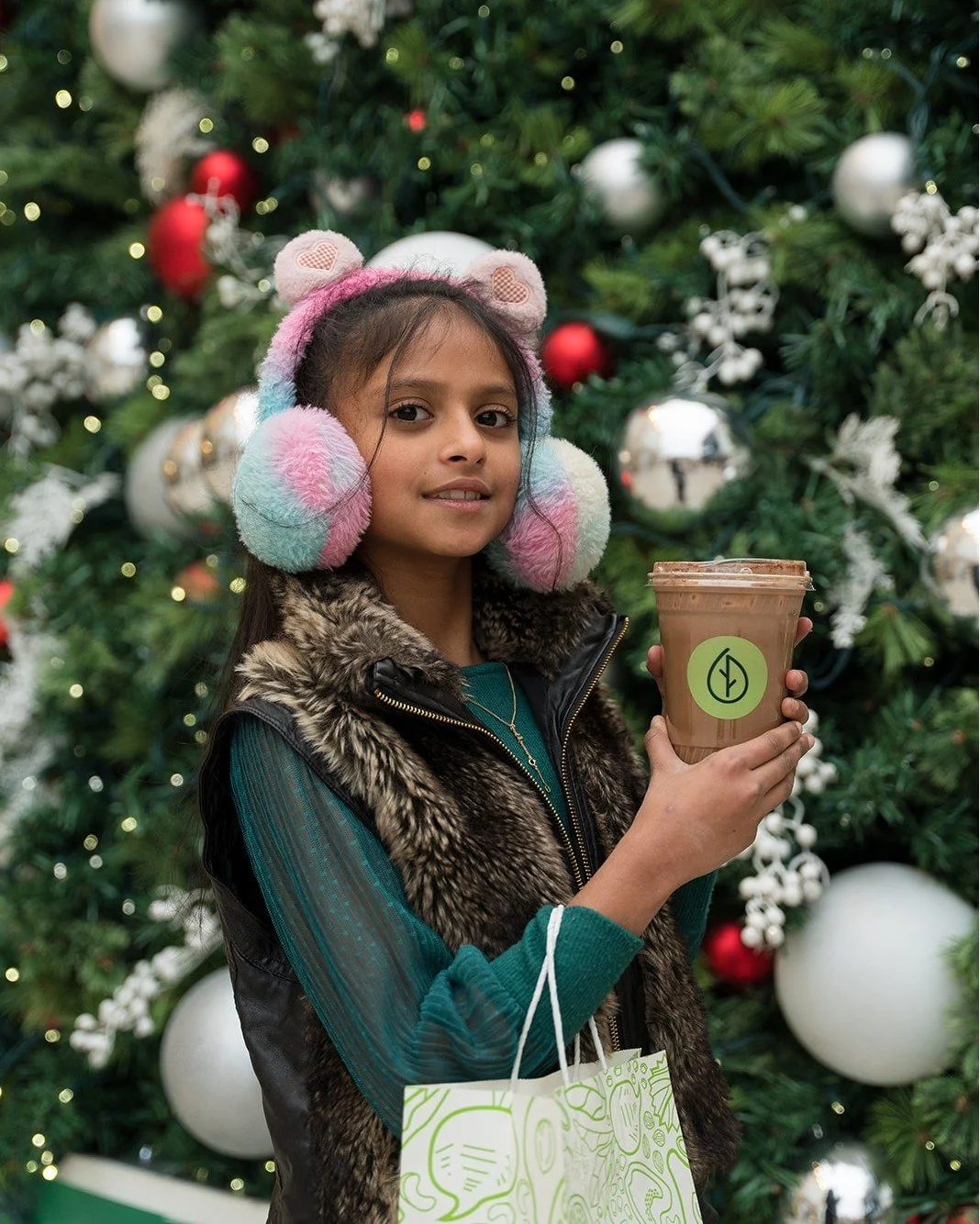 In the middle of your holiday shopping at @shophsc? 

Grab something fresh from HARVEST. Warm bowls, crisp salads, smoothies, and coffee make the perfect mid-mall break right in the food court. 🎁💚

HarvestCleanEats | HalifaxShoppingCentre | Healthy