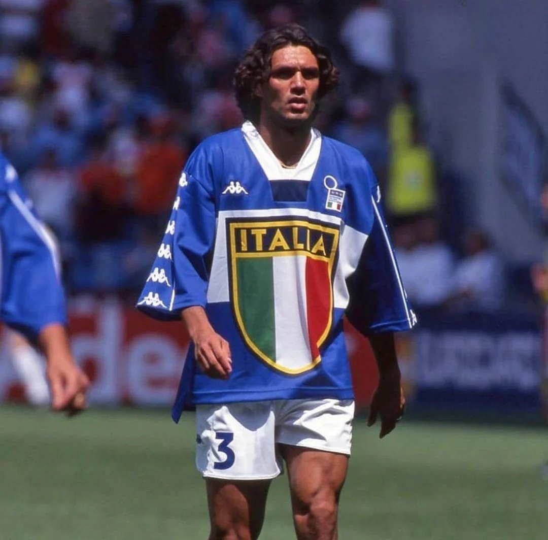 paolo-maldini-warming-up-at-euro-2000-in-classic-attire-v0-k38hqtx5px7c1.jpeg