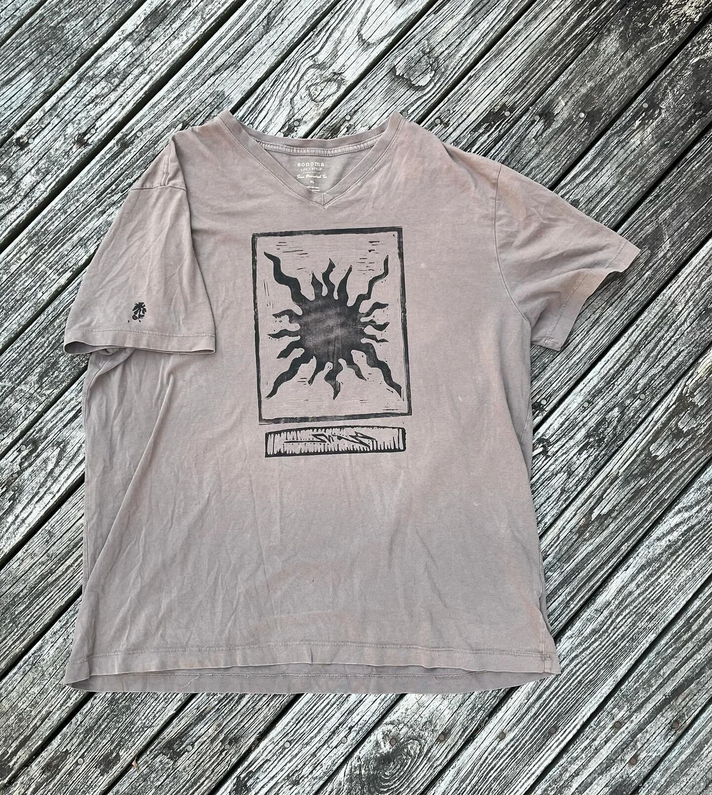sun shirt 
size:Large
hand carved print, on my site now 💕💕

soyapoyaprints.com