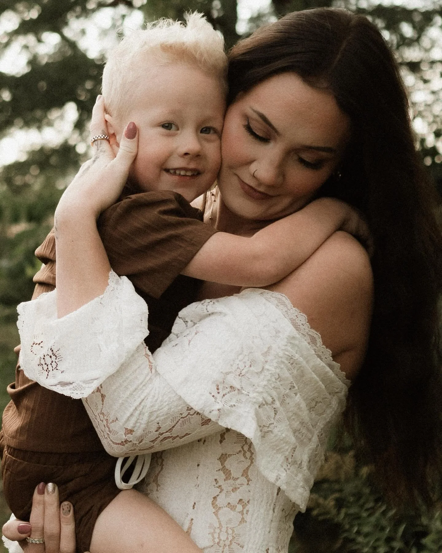 an OG fam 🤎 @tay.hambleton & her people