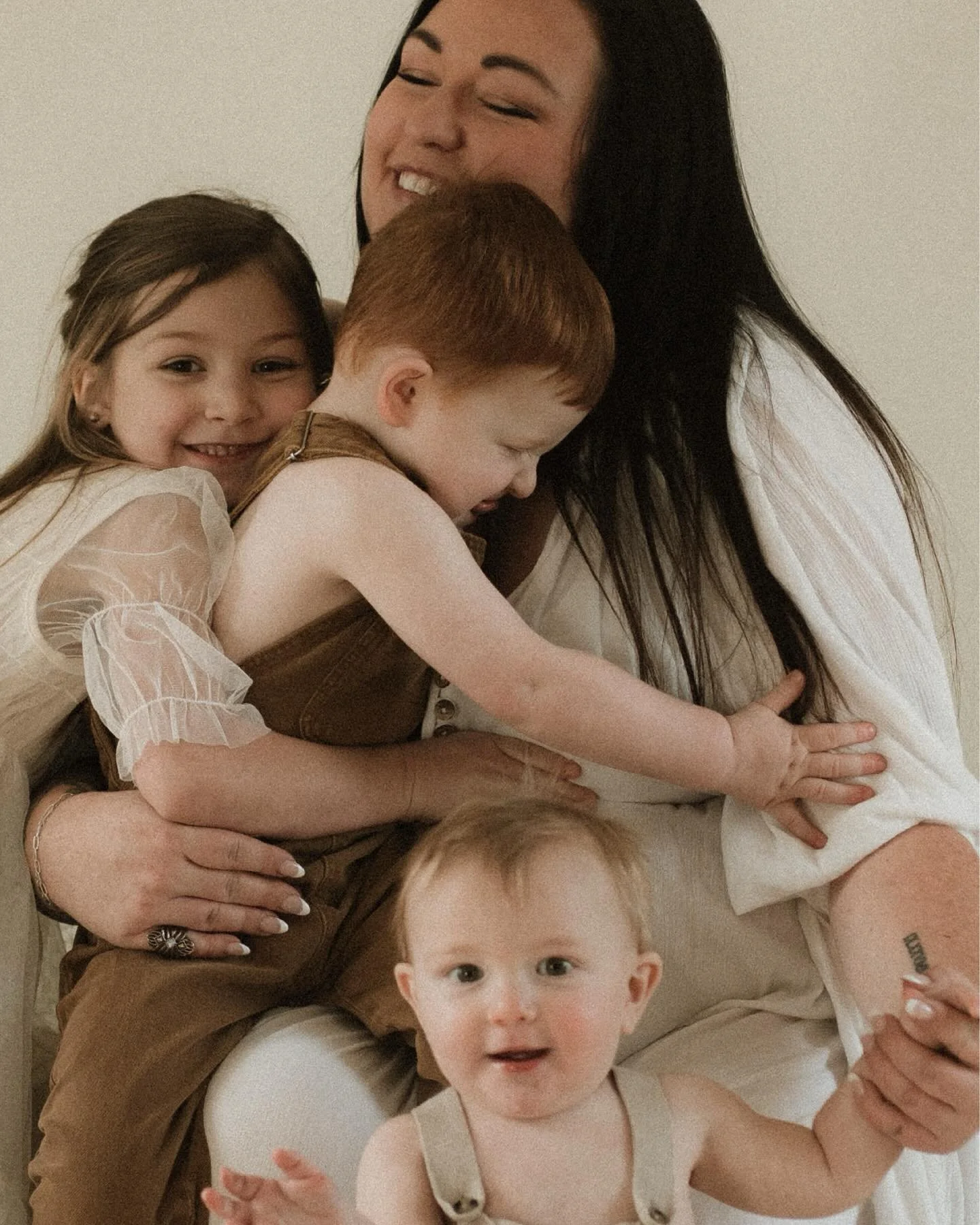 mama and her little people 🤎