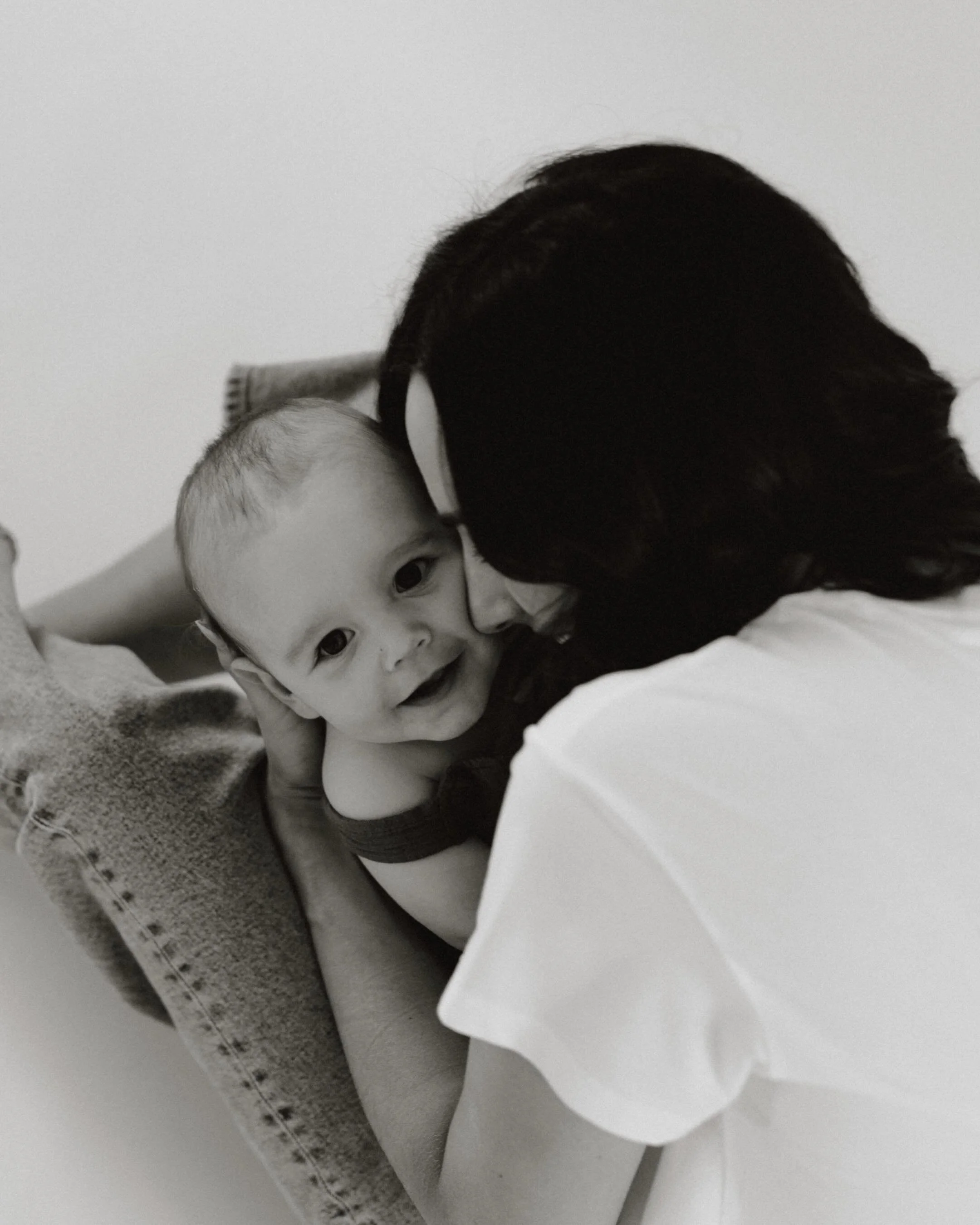 Just a mama completely obsessed with her baby. And honestly&hellip; can you blame her? 🥹🤍

The gummy smiles. The tiny toes. The belly laughs. The million kisses.